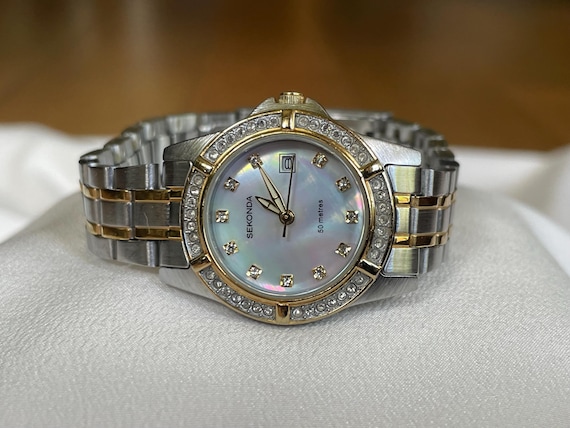 chinese dress ladies Hemobllo Silver Women Watch and Bracelet Set- Elegant Women's Watches  Crystal Rhinestone Ladies Watch Stainless Steel Wrist Diamante Watches  Shiny Quartz Luxury Bracelet for Ladies : Amazon.co.uk: Fashion main image 0