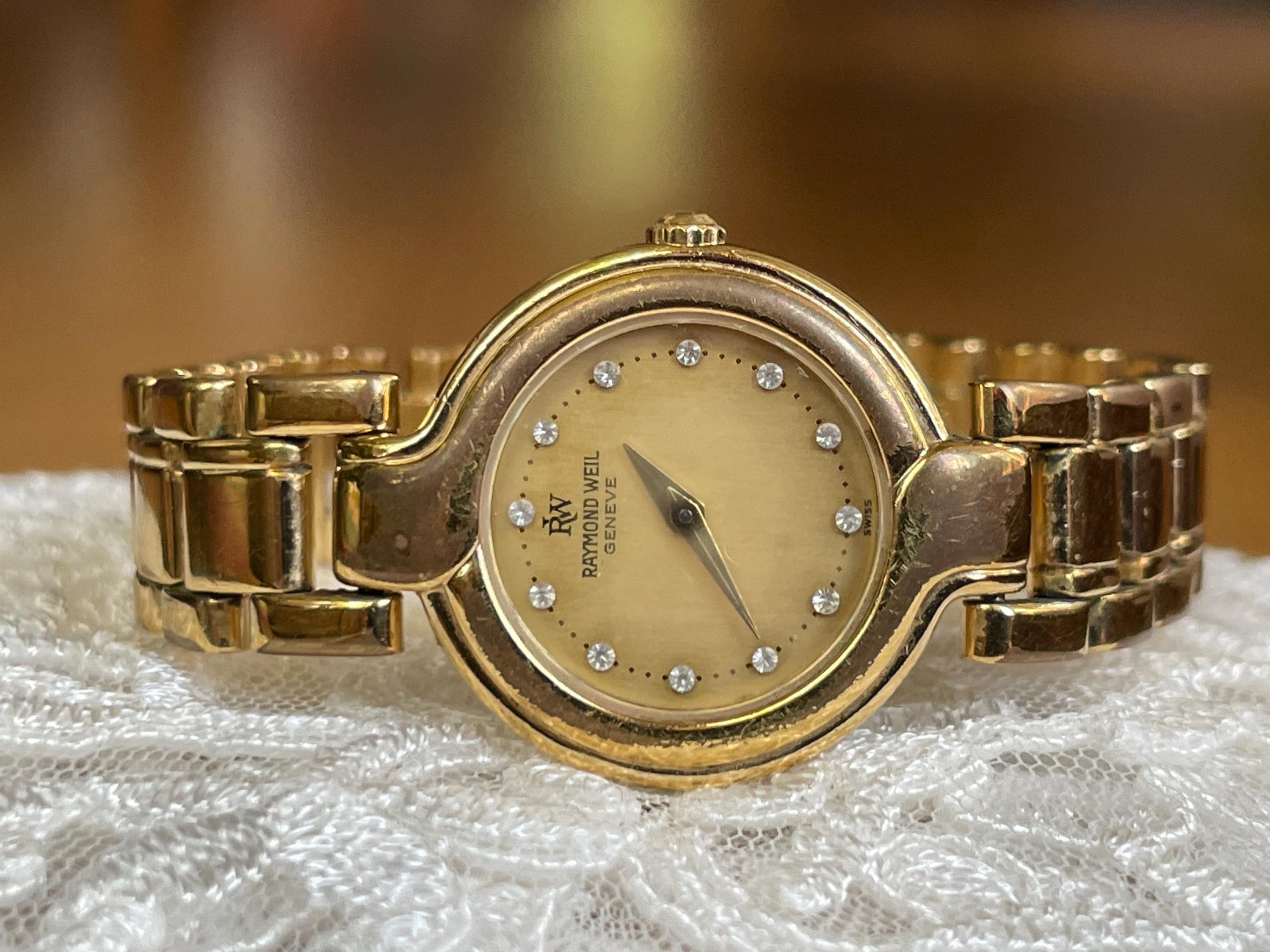Stunning 1980's Vintage Swiss Small Quartz 18k Gold Plated Ladies