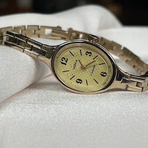 Orologio da polso vintage da donna Chaika, anni '70, piccolo, elegante, orologio da cocktail da donna retrò, cassa color oro, orologio da polso Chaika, regalo da donna.