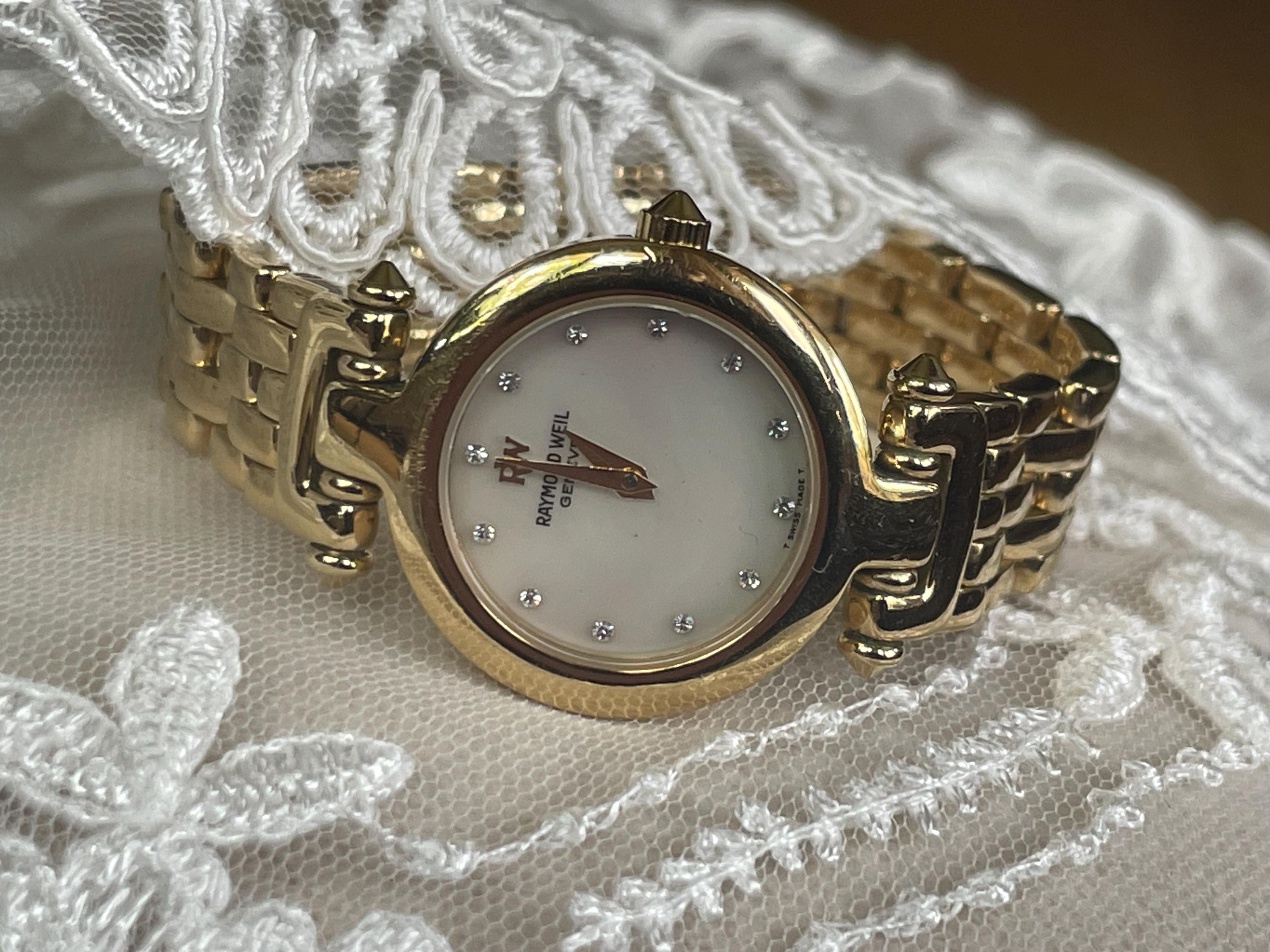 Stunning 1980's Vintage Swiss Small Quartz 18k Gold Plated Ladies