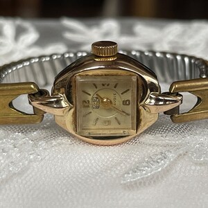 Elegant 1960&#39;s Vintage German 15 Jewels gold plated ladies Wristwatch UMF Ruhla, German small vintage ladies watch, Retro watch Ladies gift