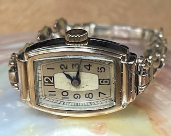 Elegant 1950’s Vintage Swiss made gold plated ladies Wristwatch with stainless steel bracelet in gold color. Small Swiss ladies watch gift