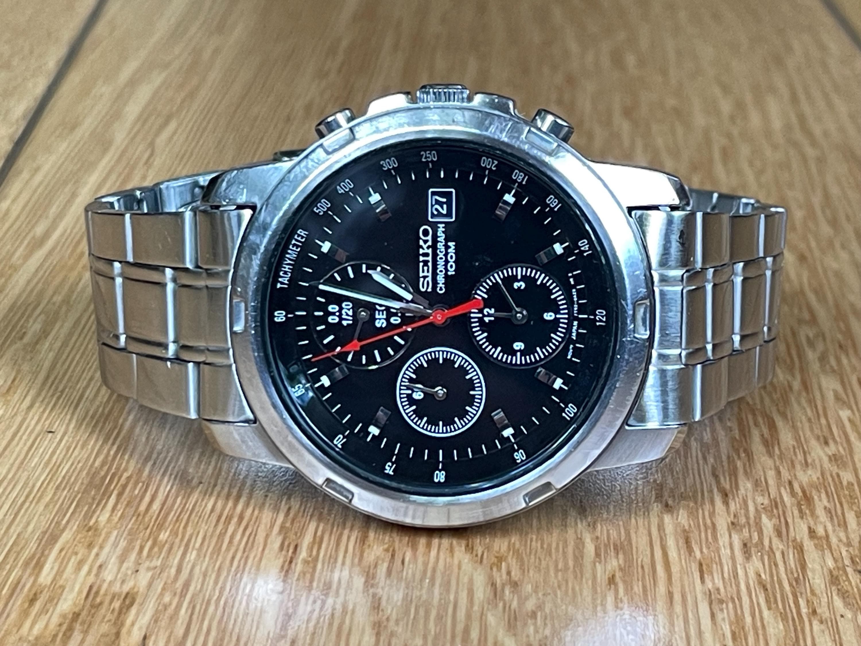 Vintage Classic Japan Quartz Men's Wristwatch Seiko Chronograph