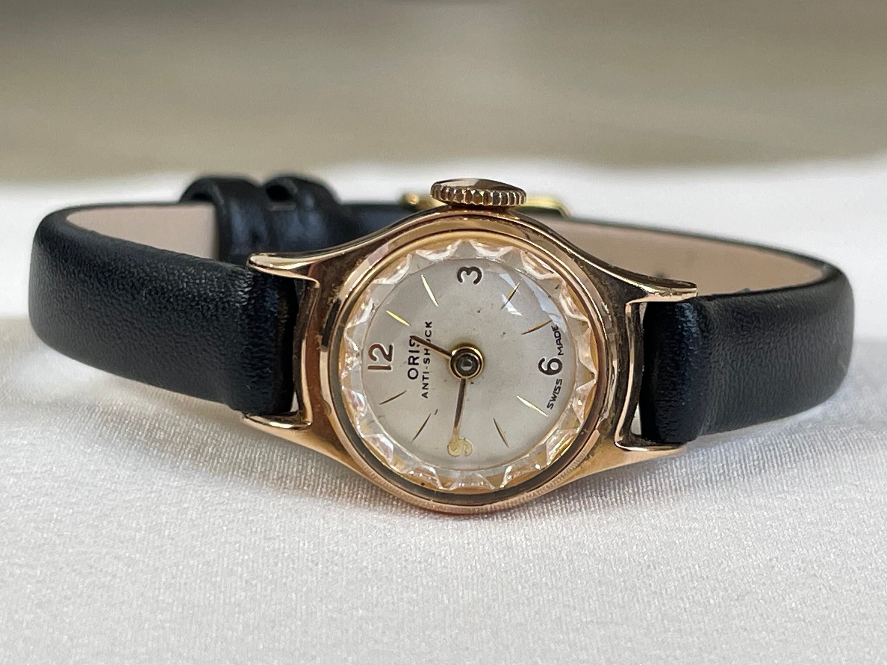 Elegant 1960 Vintage Swiss Small Gold Plated Ladies Elegant 1960 Vintage Swiss Small Gold Plated Ladies