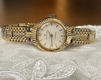 Elegant 1960 Vintage Swiss small gold plated ladies dress Wristwatch Services, Vintage women tiny bracelet cocktail watch, Watch ladies gift