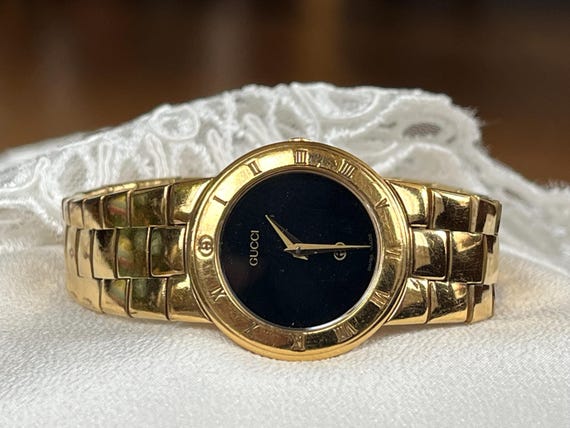 Elegant 1990's Vintage Small Quartz Ladies Fashion Dress Watch