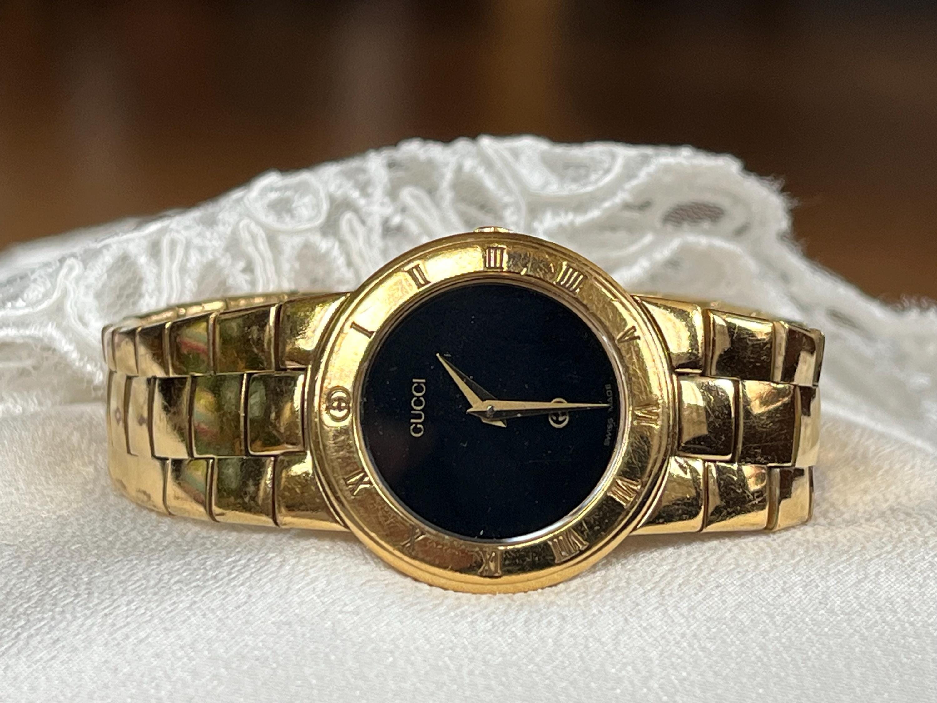 Elegant 1990's Vintage Small Quartz Ladies Fashion Dress Watch