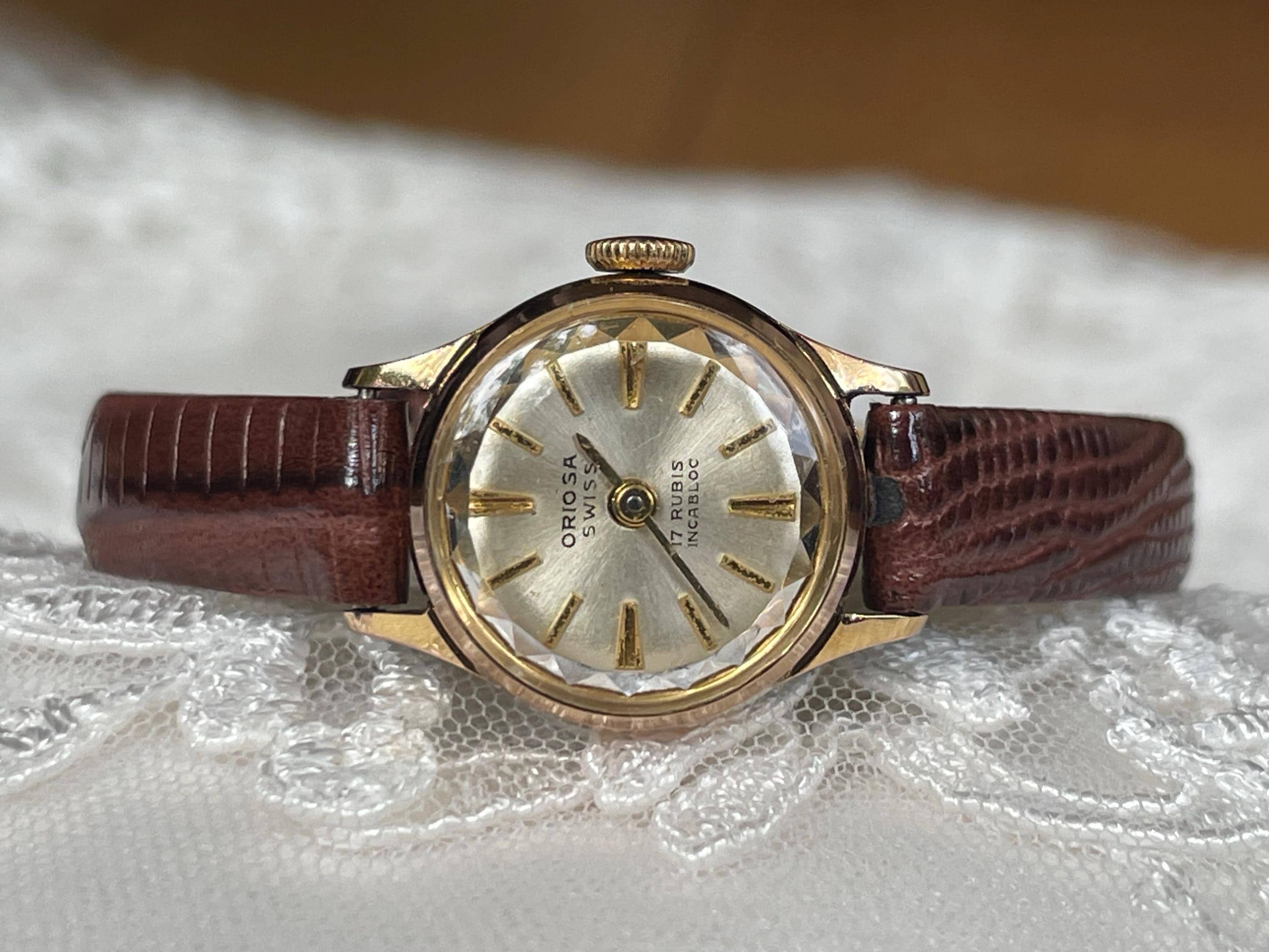 Elegant 1960 Vintage Swiss Ladies Wristwatch Oriosa Golden Color