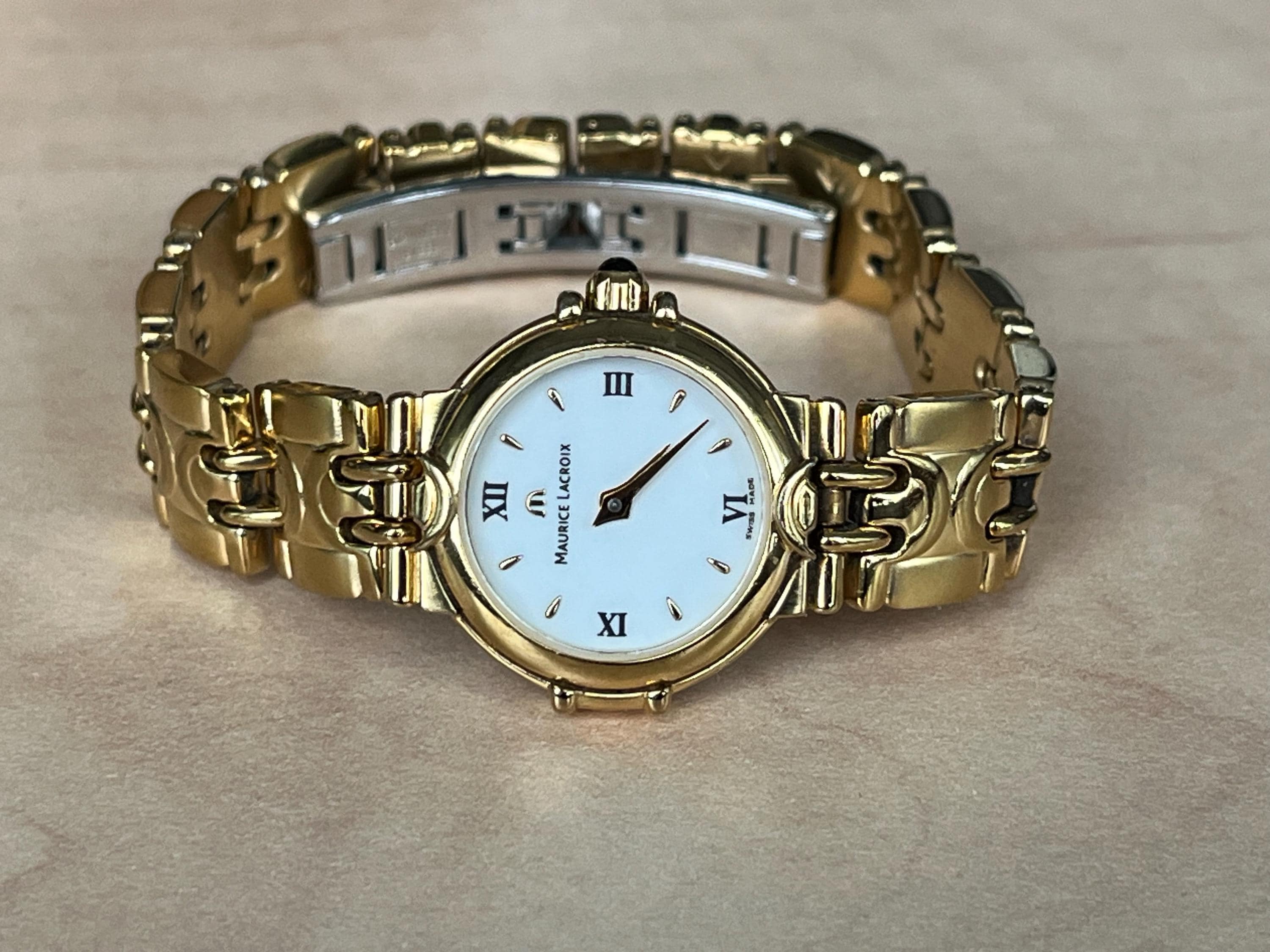 Stunning 1980's Vintage Swiss Small Quartz Ladies Dress Watch