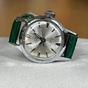 Elegante orologio da polso automatico svizzero da donna vintage degli anni '60, cassa color argento, piccolo orologio da abito da donna vintage, regalo da donna con orologio retrò
