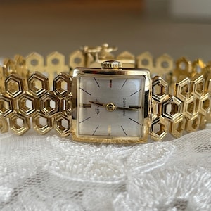 Elegant 1960&#39;s Vintage small German ladies dress Wristwatch Eppo golden color case, German vintage ladies cocktail watch, Watch Ladies gift