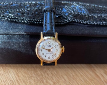 Chic Vintage 1960 URSS pequeño reloj de pulsera de mujer chapado en oro Zaria, cóctel vintage reloj de pulsera soviético para damas, reloj de pulsera retro Regalo para damas