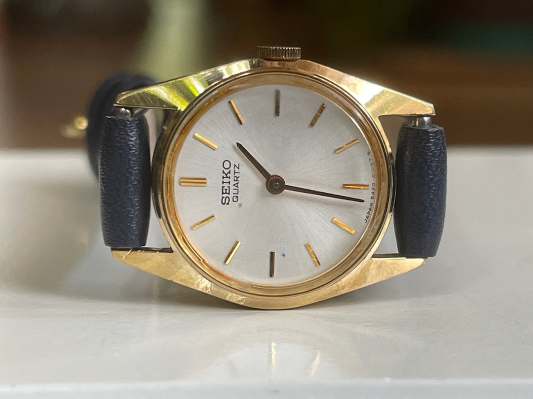 Chick 1980 Vintage Quartz Japanese Ladies Wristwatch Seiko Golden