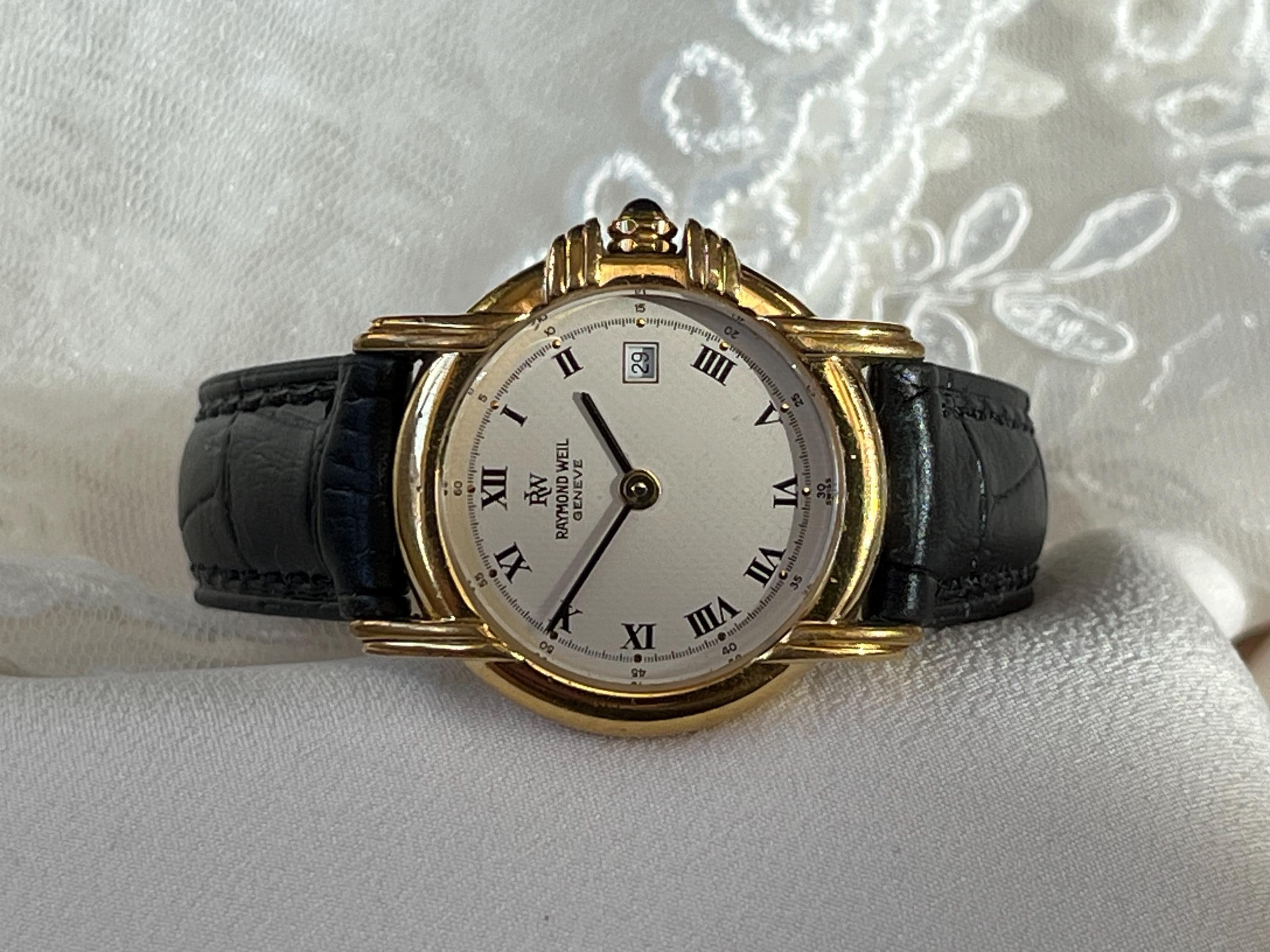 Elegant 1980's Vintage Swiss Small Quartz 18k Gold Plated Ladies