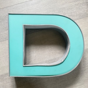 LETRA DE RÓTULO DE ZINC ANTIGUA, Letra "D" de ZINC, Letra Decorativa, Letra D Publicitaria