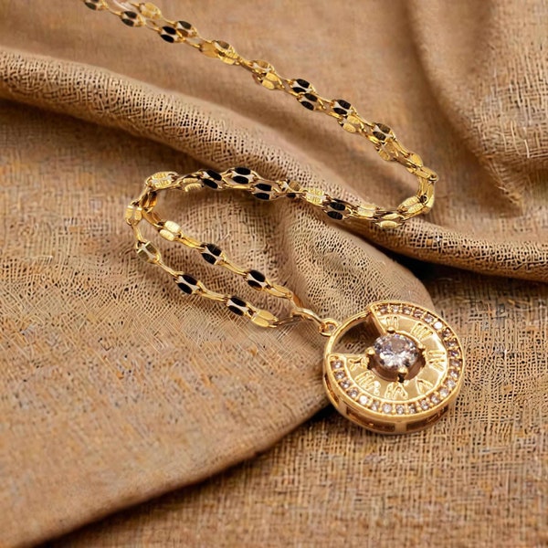 Elegant Greek Pendant Necklace: 18-Inch Rose Gold Beauty A Stylish Statement Piece