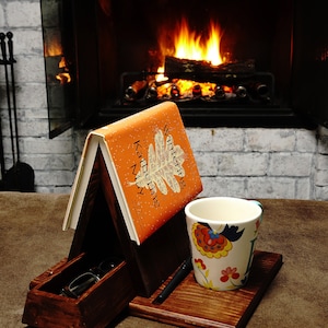 Personalized Wooden Book Valet / Book Rest / Book Holder / Book Stand, Made of Solid Wood, Perfect Gift for Your Reader,