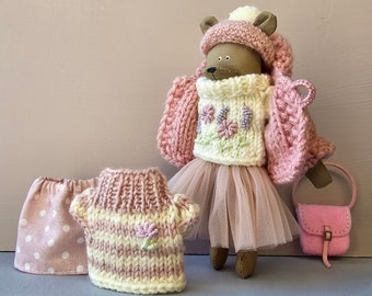 Soft and Snuggly 14cm/5,5in Teddy Bears - Available in Both Boy and Girl Styles.