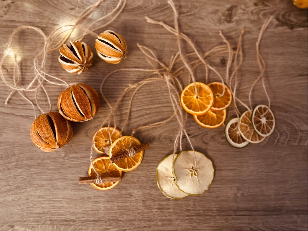 Eco Friendly Christmas Decorations. Natural Plastic Free Tree