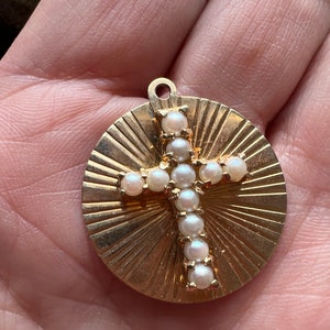 14k Yellow Gold Pearl Cross Charm, Religious Pendant bild 9