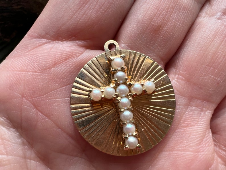 14k Yellow Gold Pearl Cross Charm, Religious Pendant bild 9