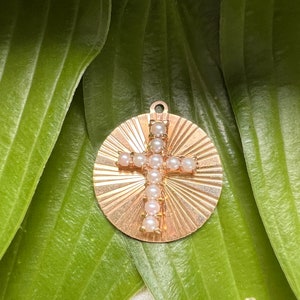 14k Yellow Gold Pearl Cross Charm, Religious Pendant bild 8