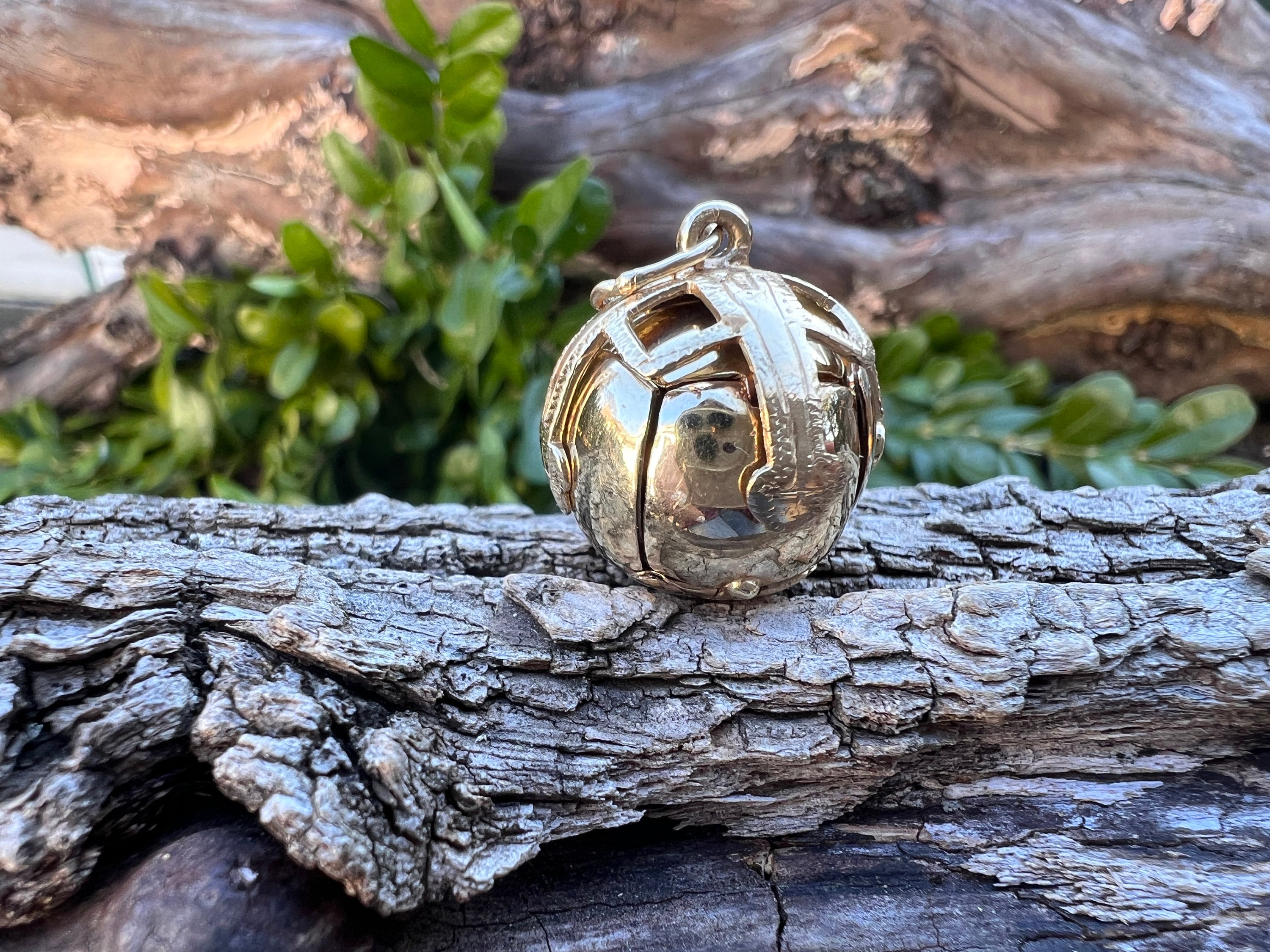 【関税込み】Vivienne Westwood シルバー 3D Orb キーチェーン 27233443_57077594_1000.jpg