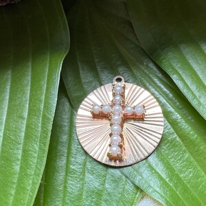 14k Yellow Gold Pearl Cross Charm, Religious Pendant bild 10