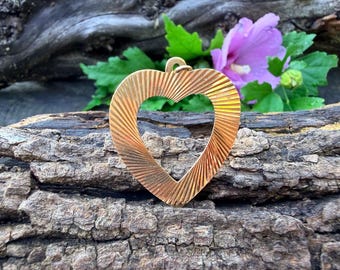 18k Yellow Gold Open Heart Charm