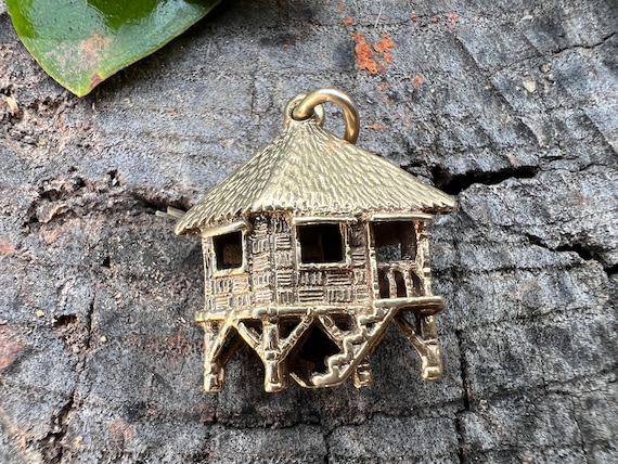 14k Yellow Gold Stilt House Charm, Beach House Pendant