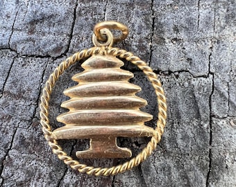 18k Yellow Gold Cedar Tree of Lebanon Charm, Engraved Braided Frame