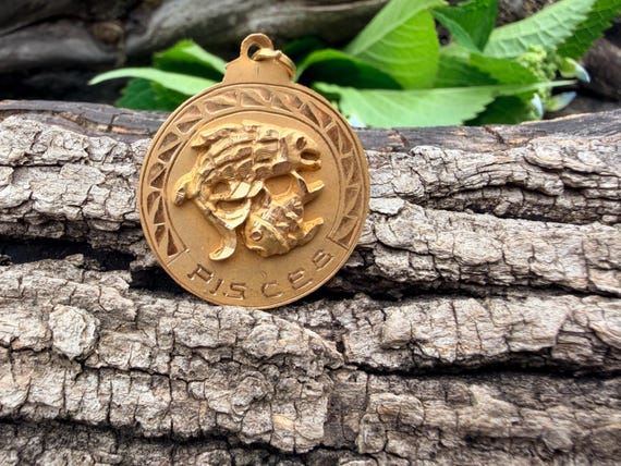 18K Gold Pisces Pendant, Round Pisces Charm