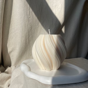 XL Swirl candle 1.5lbs image 5