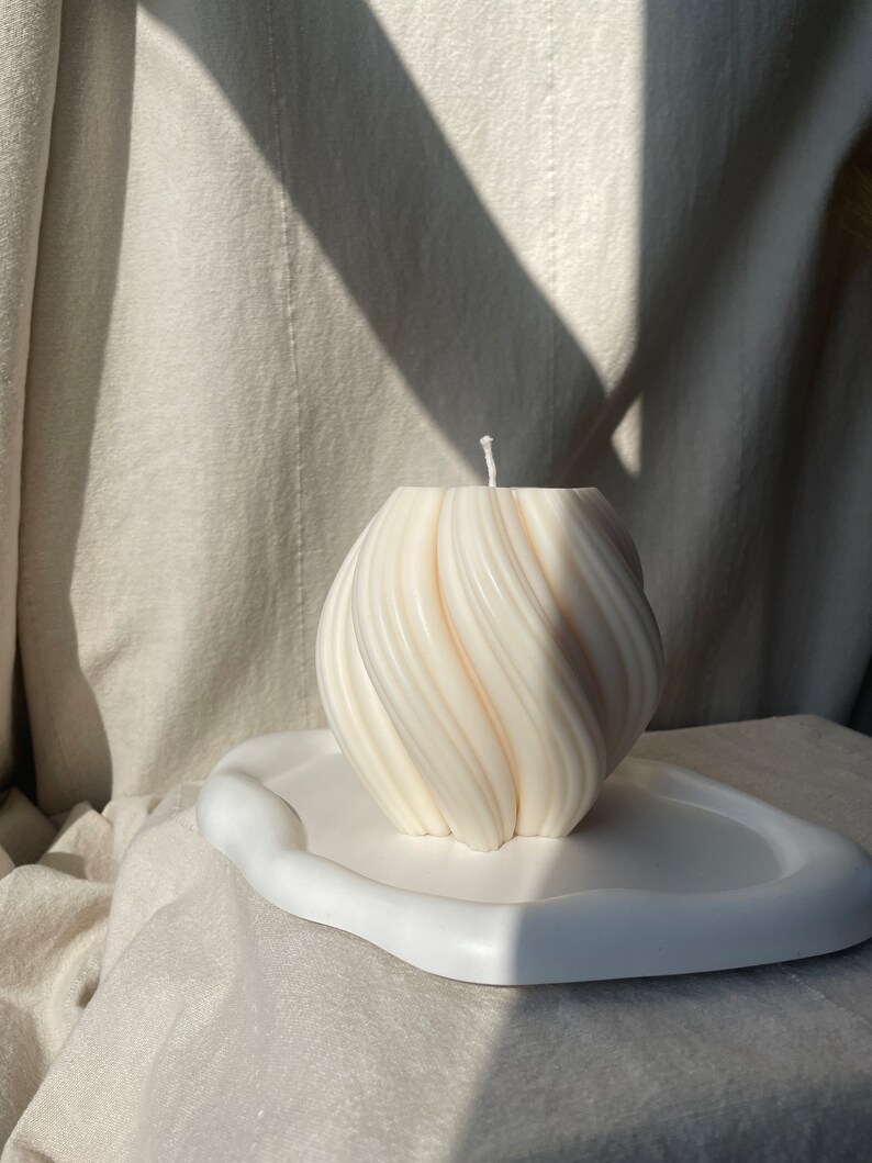 XL Swirl candle 1.5lbs image 5