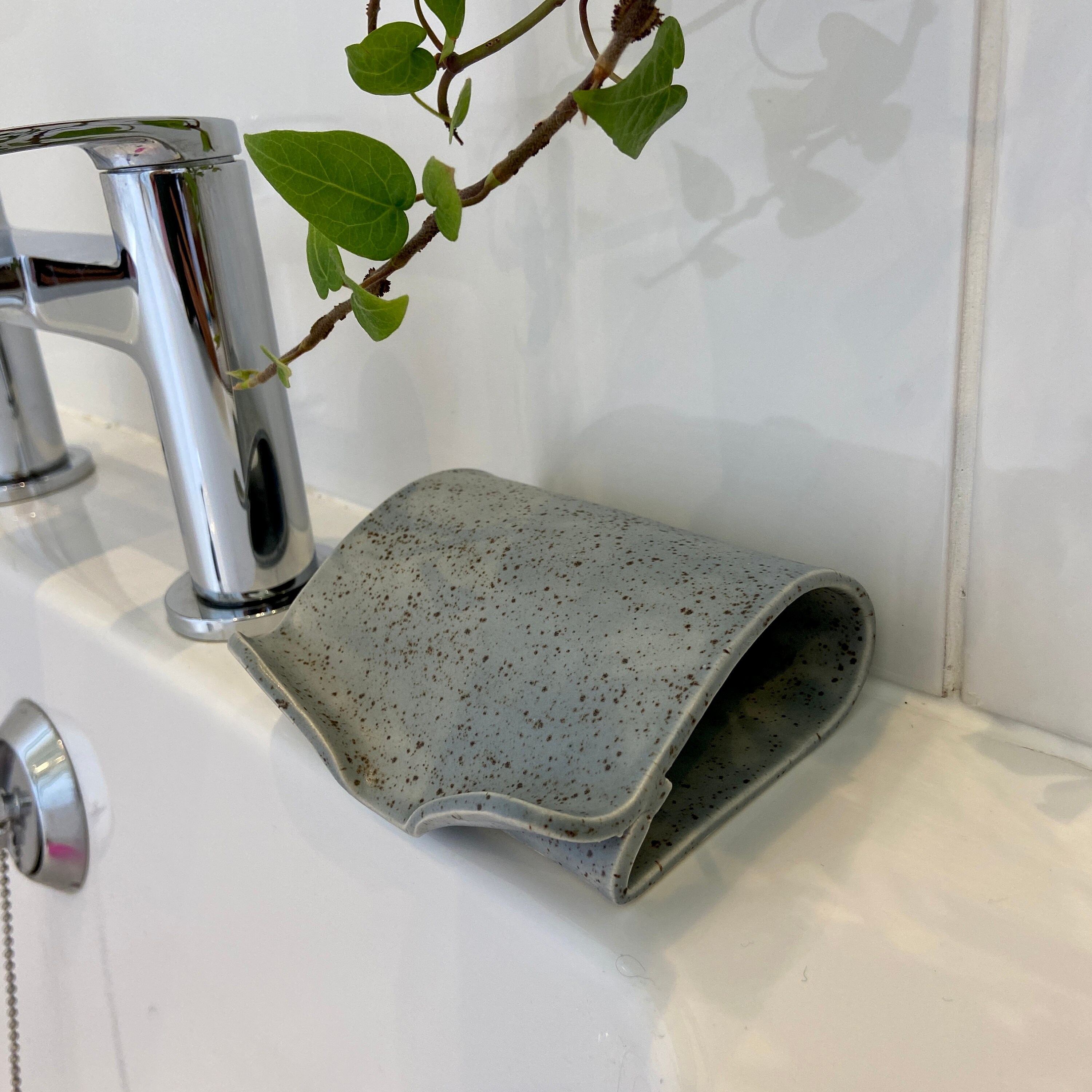 Ceramic Self-Draining Soap Dish, Handmade Bathroom Decor; Unique  Housewarming Gifts