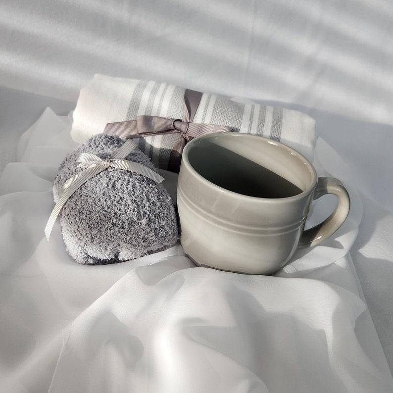 gift-basket-ideas-for-female-friend-unique-gift-boxes-ideas-for-her