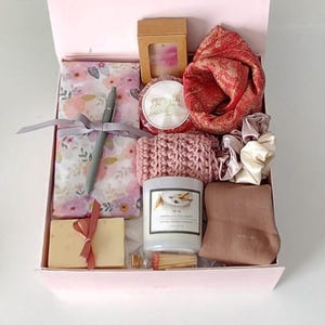 Hygge Gift Box z kocem, Myśląc o Tobie, Wysyłając uścisk, Kosz prezentów kondolencyjnych na stratę, Żałobę, Prezent motywacyjny, Prezent z podziękowaniem