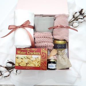 Tea & Comfort Gift Box: Cozy Relaxation Set for Women