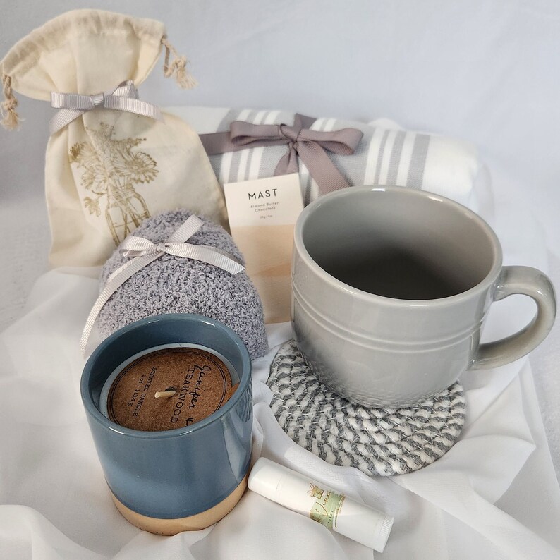 Gift Basket Ideas For Female Friend