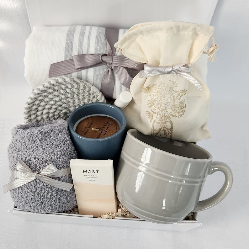 gift-basket-ideas-for-female-friend-unique-gift-boxes-ideas-for-her