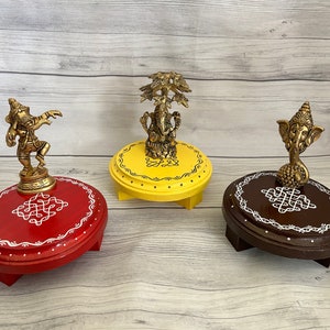 Hand-Painted Kolam Chowki Stool: Indian Festival Decor, 5 inch