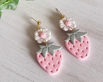 ピンクのイチゴ | 春のイヤリング | ポリマークレイのイヤリング | ハンドメイド