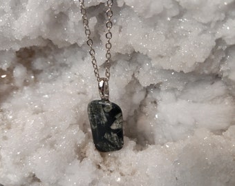 Magnifique collier en pierre de Jaspe Picasso sur une chaîne de 18 pouces