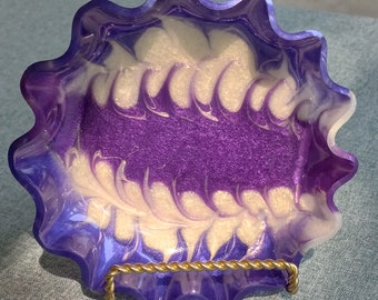 Plat décoratif violet cannelé en résine de 5 po. fait main pour vos bijoux, clés, verres, n'importe quoi !
