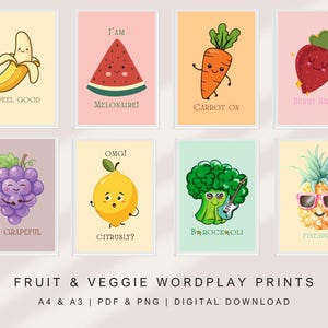 Könnte beinhalten: Acht farbenfrohe, gerahmte Kunstdrucke mit Cartoon-Früchten und -Gemüse mit Wortspielen. Die Drucke zeigen eine Banane, eine Wassermelone, eine Karotte, eine Erdbeere, Trauben, eine Zitrone, Brokkoli und eine Ananas. Der Text unten lautet "FRUIT & VEGGIE WORDPLAY PRINTS".