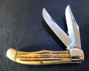 1946-1948 Queen Folding Hunter 2-Bladed Knife, Winterbottom Hand Jigged Bone Handles, No Number, Near Excellent Condition.