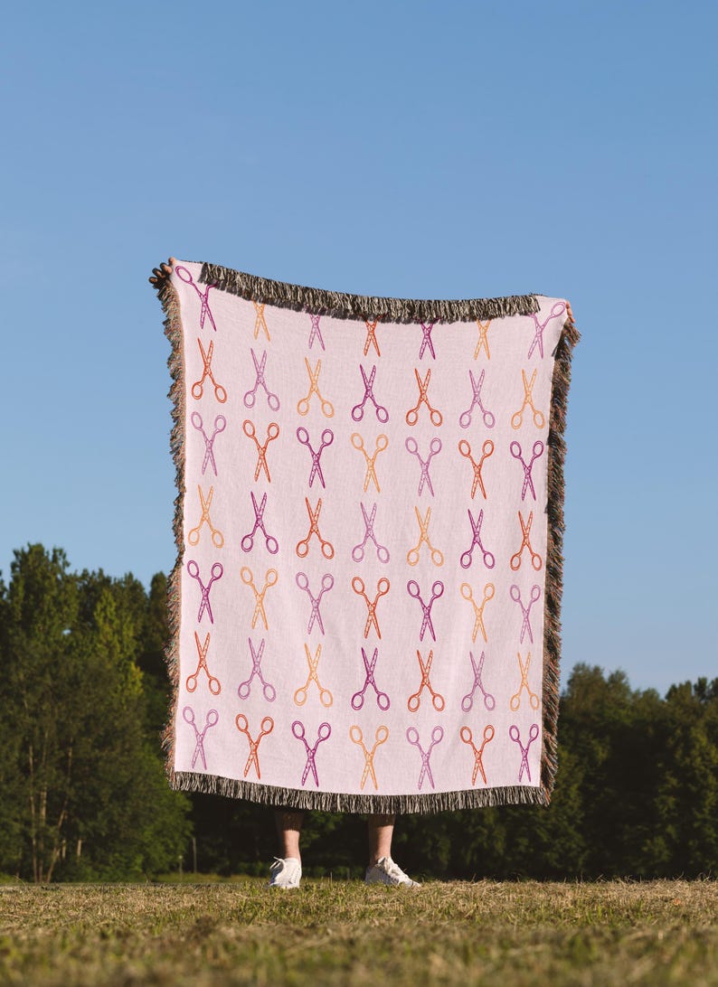 Schaar lesbische vlag gooien deken subtiele lesbische trots cadeau voor kerst saffier decor geweven deken tapijt maximalist WLW aangepaste cadeau afbeelding 2