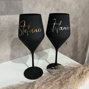Wine glass matt black with desired name