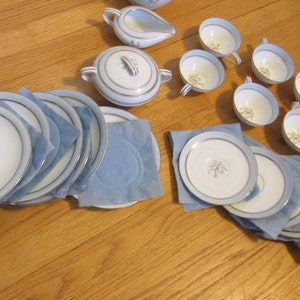 Noritake Bluebell #5558 Fine China 21pc. Dessert and Tea Service for 6 With Sugar Bowl and Creamer