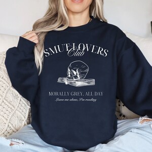 Bluza z nadrukiem Romance Reader - Sweter Bookworm - Prezent dla miłośnika Smut - Czytelnik pikantnych powieści - Modny sweter do czytania - Zabawny prezent Smut - Koszulka